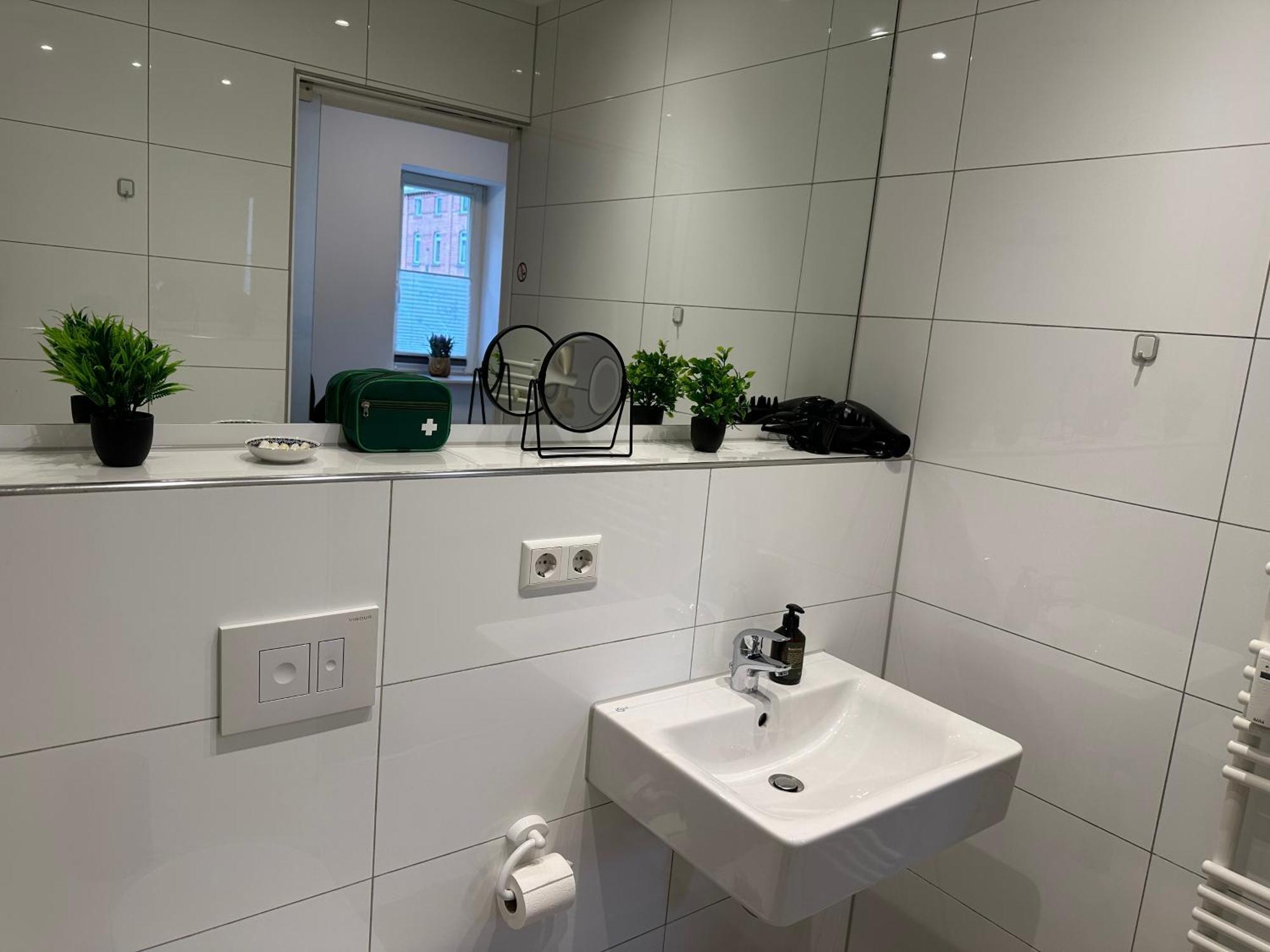 Bella Casa - Business&Family, 100M Zum Konzerteingang Schloss, Parkplatz, Smarttv, Netflix, Waschmaschine, 24H Checkin, 36Qm, Ap 12 Ludwigsburg Exteriér fotografie